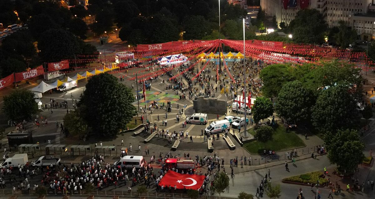 Gazi Şehirliler Destansı Direniş 15 Temmuz'da Meydanlardaydı