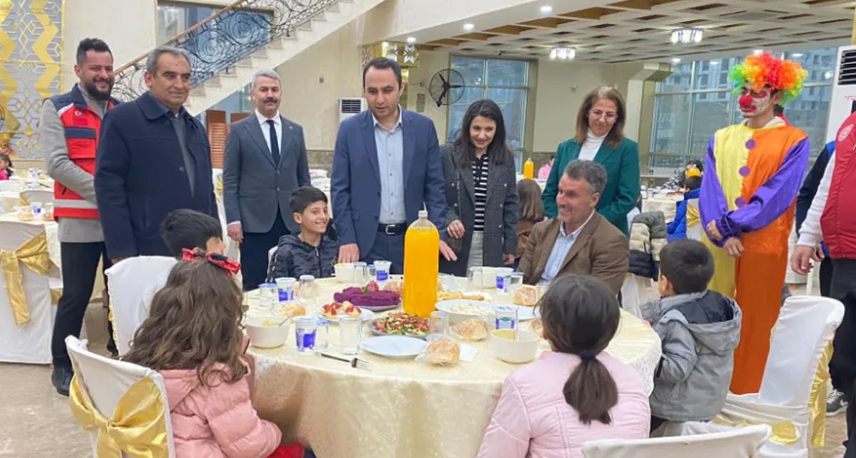 Besni’de öksüz ve yetim çocuklar için iftar verildi