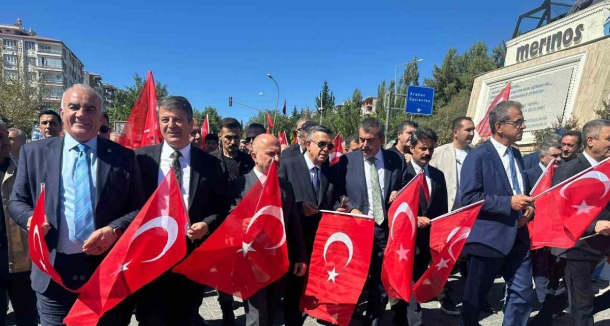 Bakan Tekin, Besni'deki Eğitim Bayramı'nda 'Eğitimde dünya standartlarına ulaştık' mesajını verdi