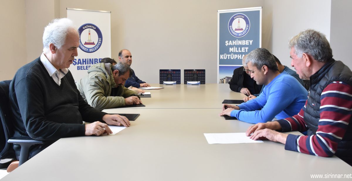 Görme Engelliler Şahinbey Millet Kütüphanesi’nde Braille Alfabesi Öğreniyor