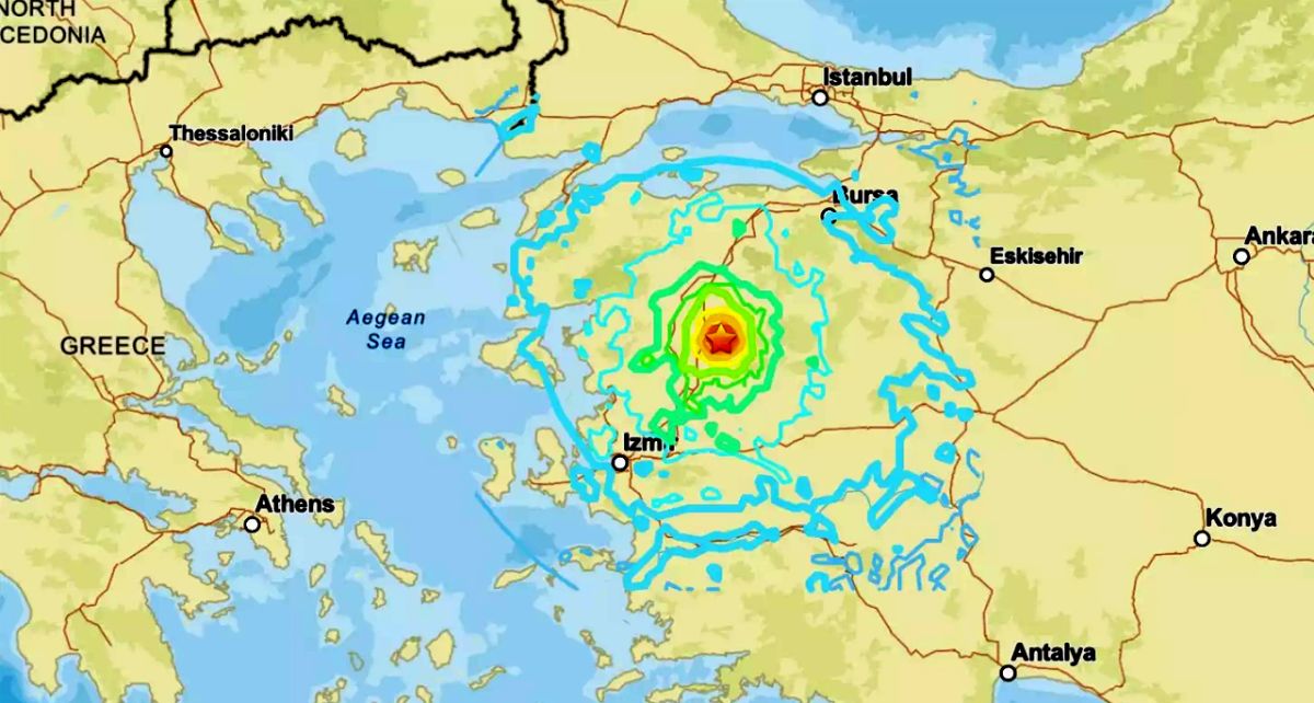 6.1 Büyüklüğündeki Deprem 10 İlde Panik Yarattı