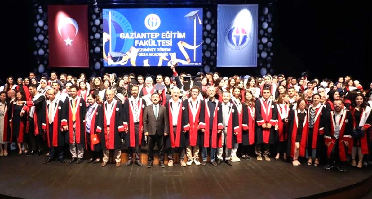 GAÜN Eğitim Fakültesi’nde Mezuniyet Coşkusu