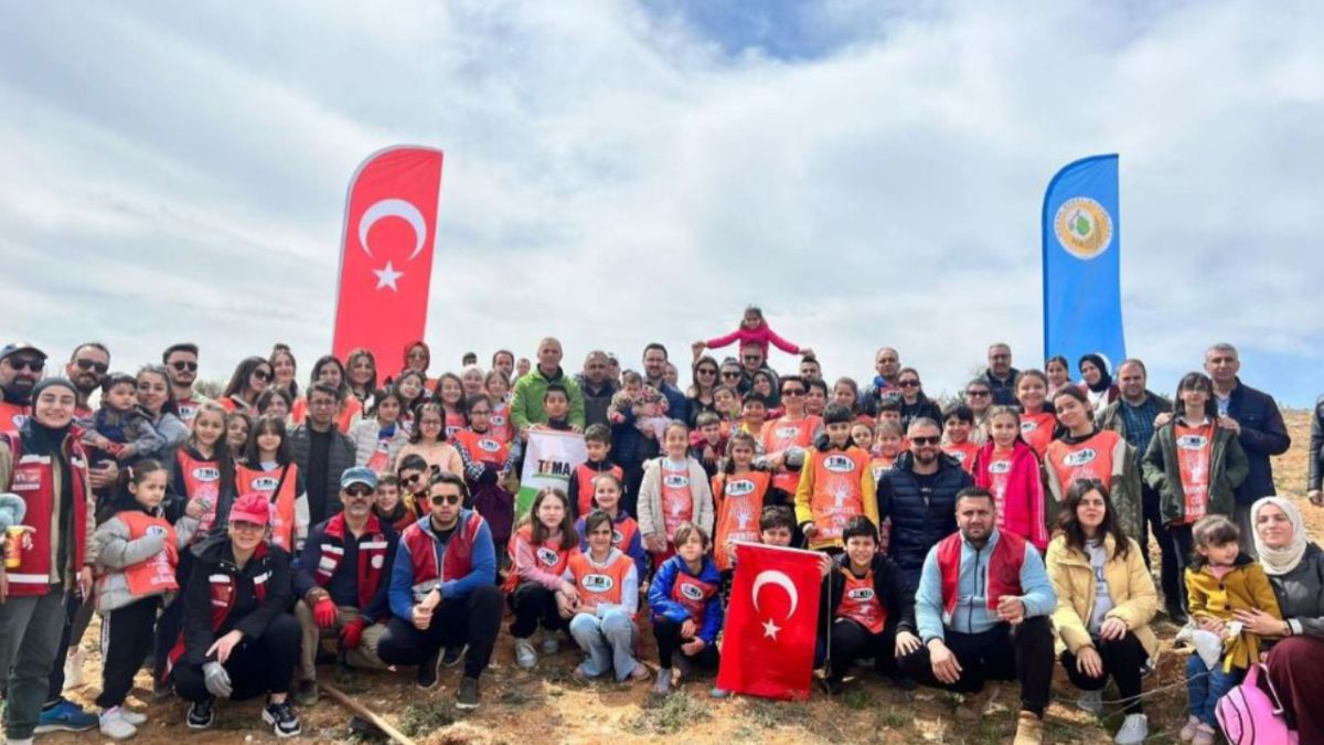 Gaziantep Tema Depremde Hayatını Kaybedenler İçin Fidan Dikimi Yaptı