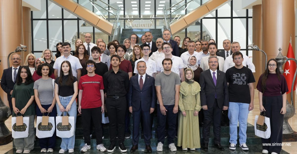 Gaziantep Valisi Kemal Çeber, YKS Birincilerini Ağırladı: “Genç Şahinlerimizle Gurur Duyuyoruz'