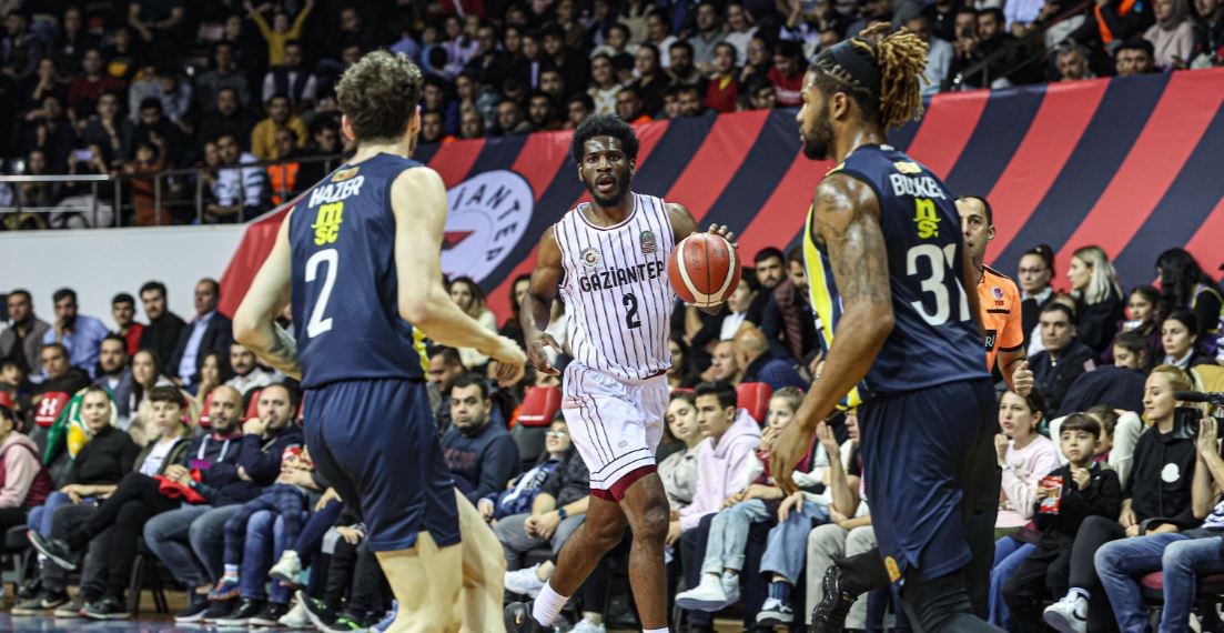 Gaziantep Basketbol Fenerbahçe Beko'ya direnemedi