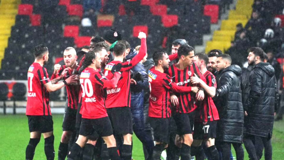 Gaziantep FK farklı kazandı ; 4-1