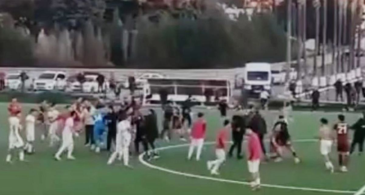 Genç Futbolculara Maç Sonrası Saldırı: 4 Oyuncu Hastaneye Kaldırıldı