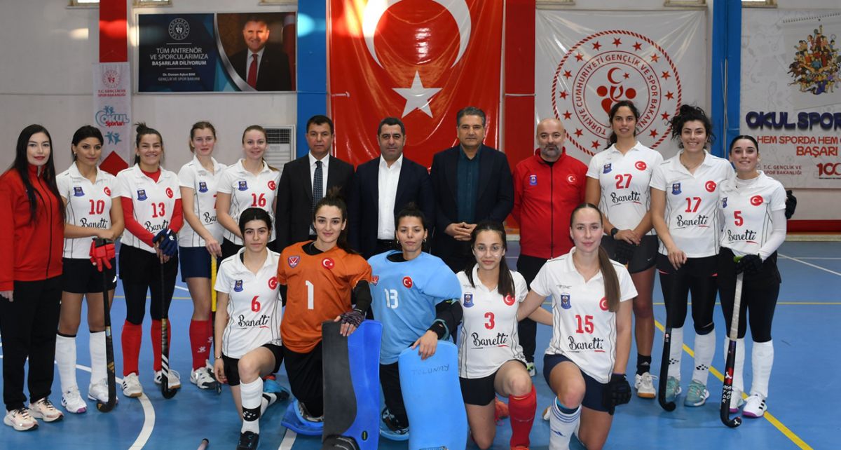 Hokeyin Sultanları Türkiye Finaline Yükseldi