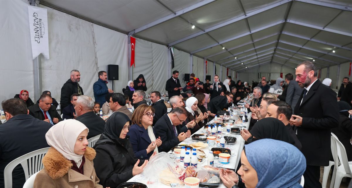 Gaziantep Büyükşehir'den Halep'te 10 Bin Kişilik İftar!