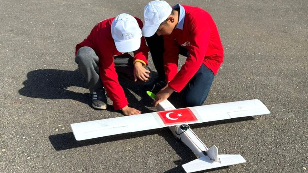 Gökler Gazişehrlilerin yaptığı İHA'larla donatıldı