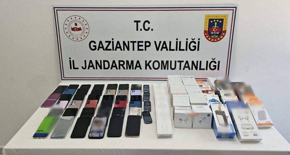 Gaziantep'te 2,5 Milyon TL'lik Operasyon: Gümrük Kaçağı Cep Telefonları ve Elektronik Aksesuarlar Ele Geçirildi