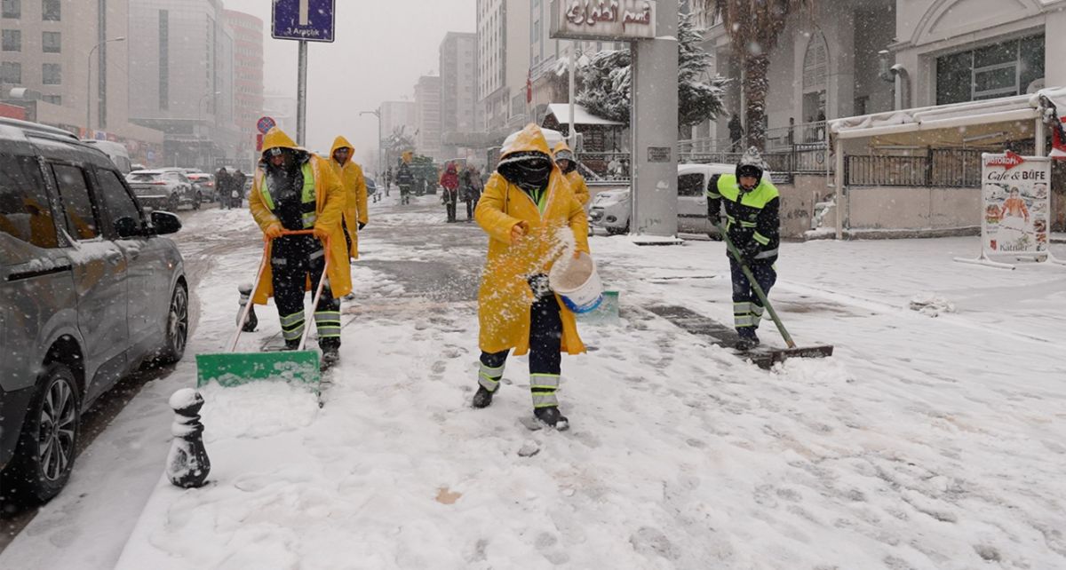 Şehitkamil'de 7/24 Sahada Olan Ekipler Vatandaş İçin Çalışıyor