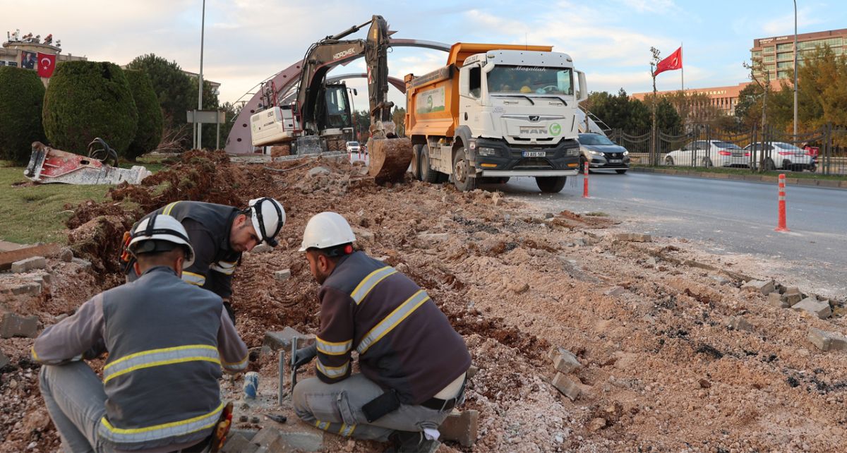 Gaziantep Büyükşehir, Tugay Köprülü Kavşağı'nda Şerit Arttırma Çalışmalarına Başladı