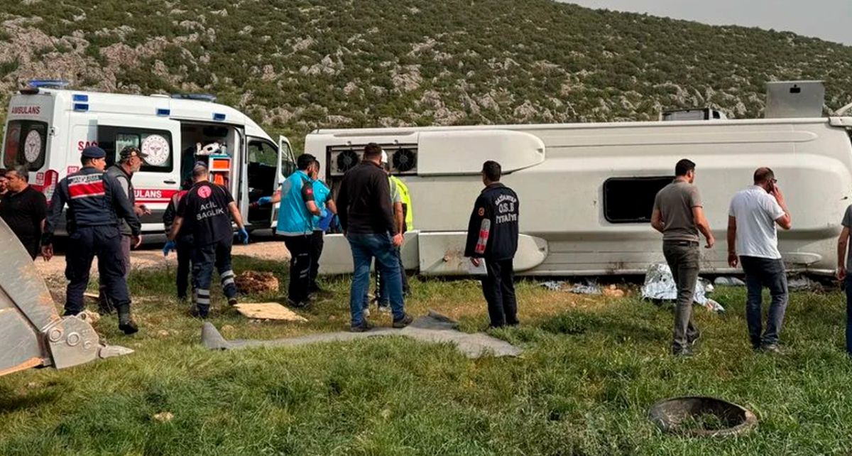 Gaziantep'te Yolcu Midibüsü Devrildi: 10 Yaralı!