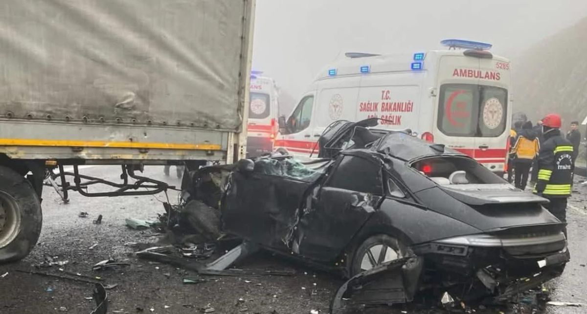 Gaziantep TAG Otoyolu'nda Zincirleme Trafik Kazası;2 Ölü, 10 Yaralı