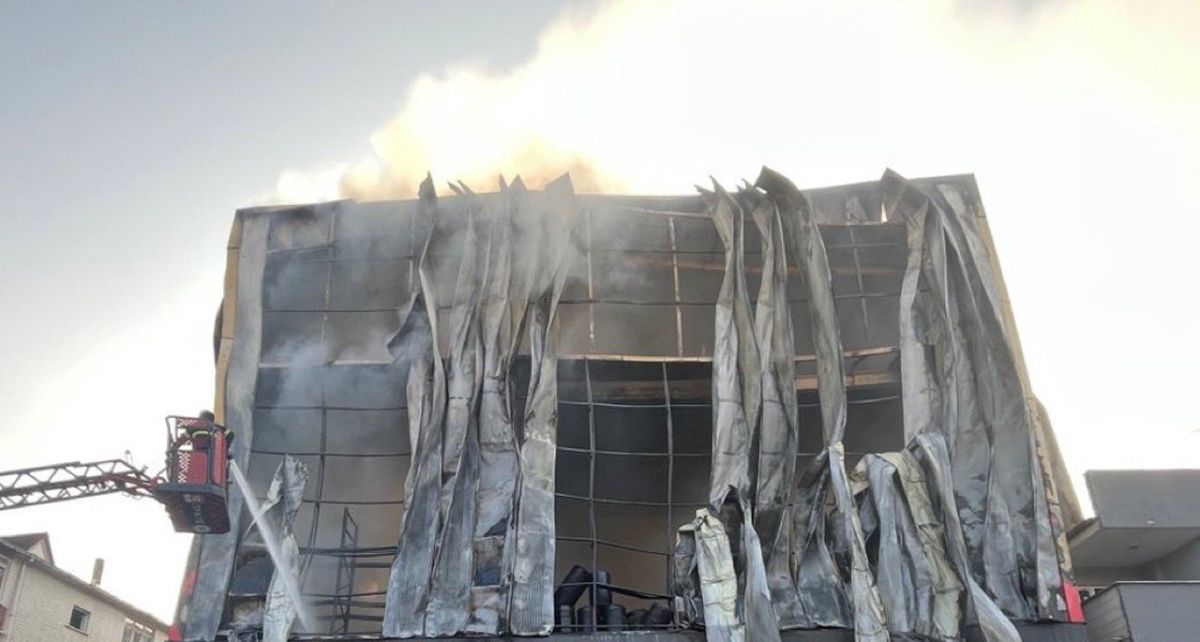 Kocaeli'de Parfüm Deposunda Yangın: 6 Can Kaybı