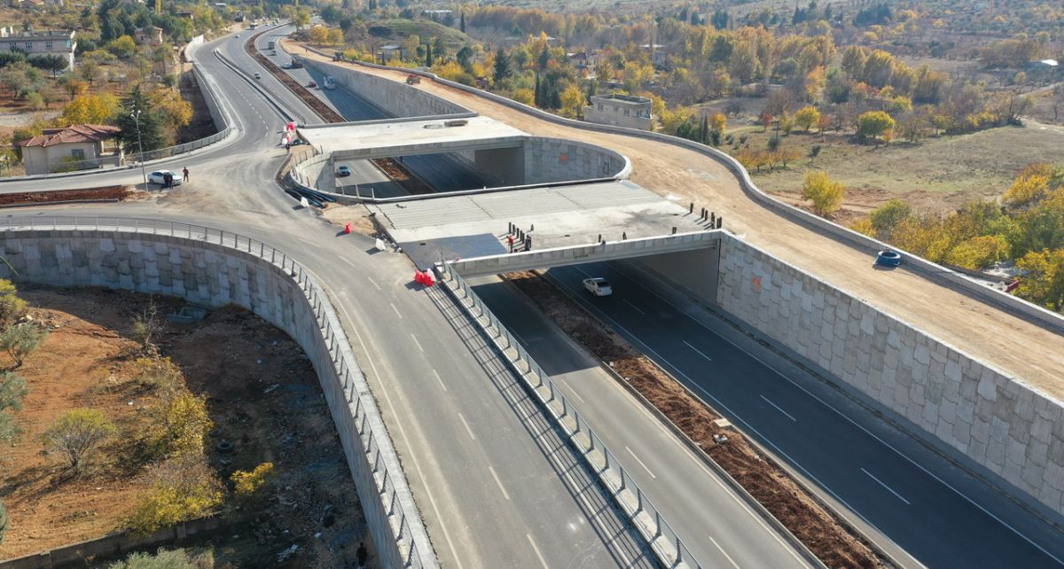 Gaziantep Büyükşehir Köprülü Kavşak Projelerine Aralıksız Devam Ediyor.