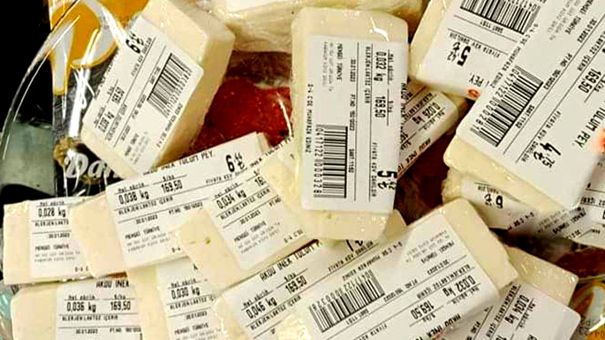 Bazı marketlerde süte alarm takıldı, peynir dilimle satılmaya başlandı