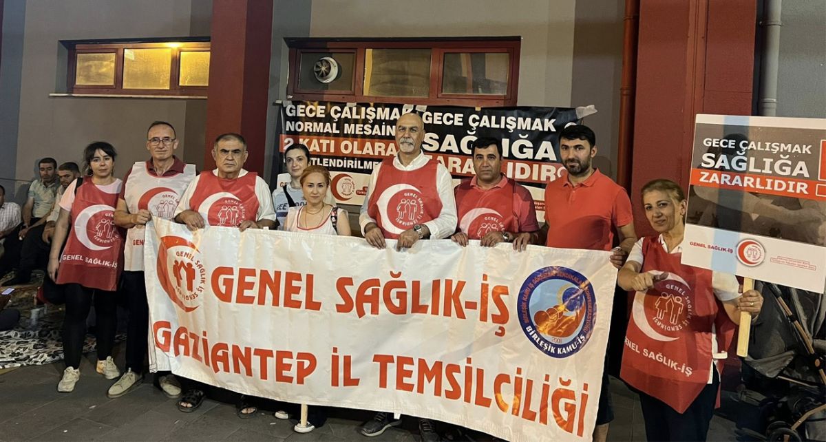 Sağlık Emekçileri Gece Nöbetine Karşı Toplandı: 'Gece Çalışması İki Kat Ücretlendirilmeli'