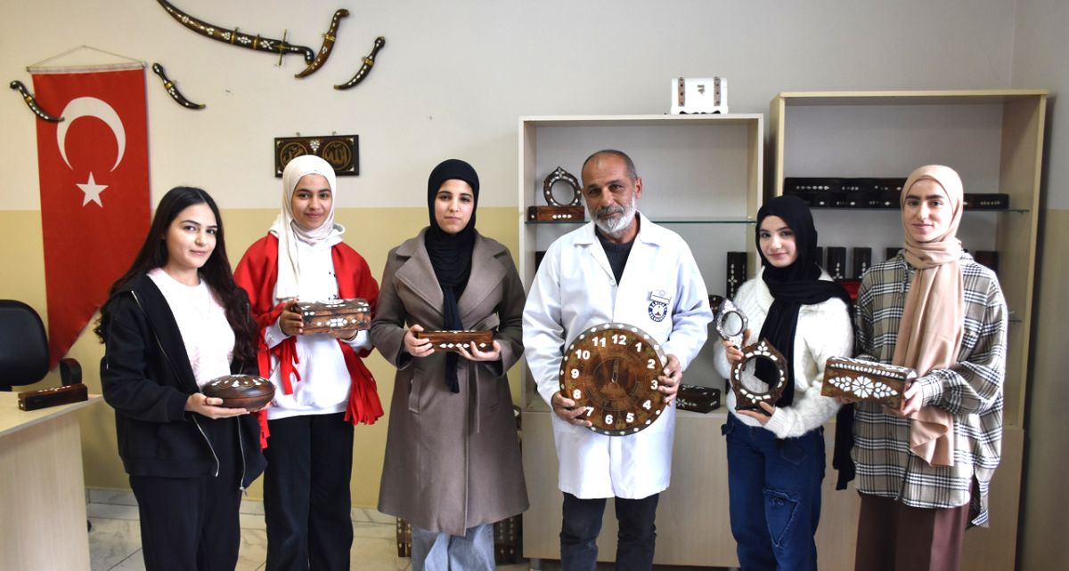 Gaziantep'te Unutulmuş Bir Sanat Canlanıyor: Kadınlar Sedef İşlemeciliğini Öğreniyor