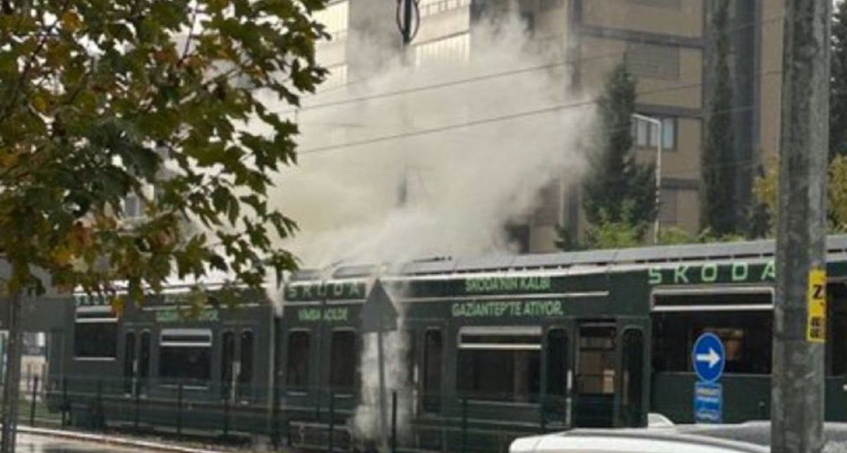 Gaziantep'te Tramvaya Yıldırım İsabet Etti