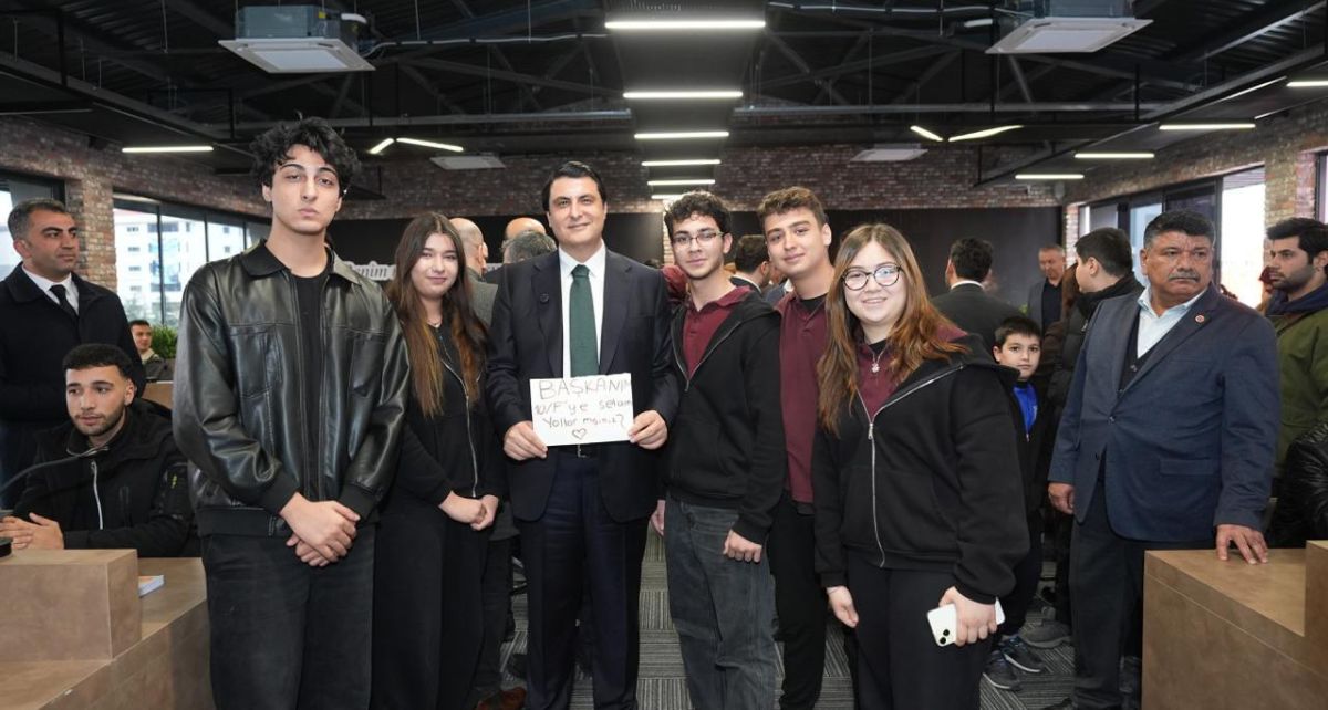 Şehitkamil'de Pancarlı Gençlik Kütüphanesi ve Gölbucks Hizmete Açıldı