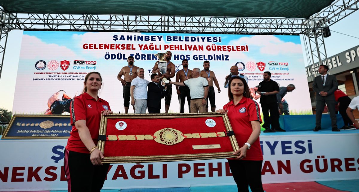 Şahinbey Belediyesi Yağlı Güreş Müsabakalarında Ali Gürbüz Altın Kemerin Sahibi Oldu