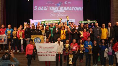 5. Gazi yarı maratonu ve 10K yol koşusu'nun ödülleri sahiplerini buldu