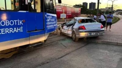 Gaziantep'te Tramvay Arabaya Çarptı!