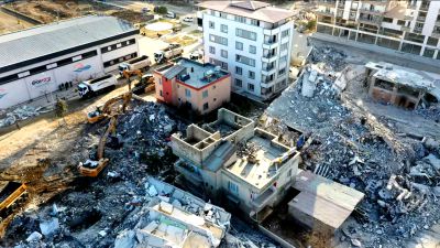 Depremler sonrası Gaziantep'te 2 bin 665 bina yıkıldı.