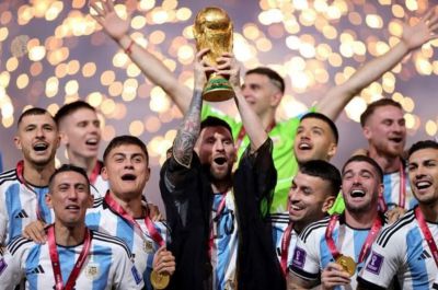 Arjantin, Dünya Kupası'nı kaldırdı