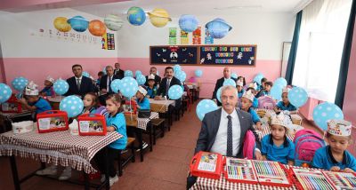 Şahinbey Belediyesi'nden Öğrencilere 881 Bin Boyama Seti
