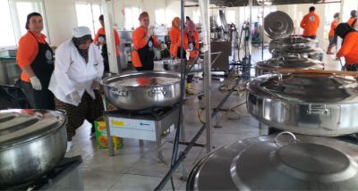 İslahiye'de kadınların elinden iftar yemekleri pişiyor