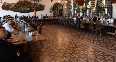 Gaziantep’te Haftaya Başlangıç Toplantısı: Kamu Hizmetlerinde Tasarruf ve Koordinasyon Vurgusu