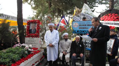 Merinos Halı kurucusu ve Onursal Başkanı Mehmet Erdemoğlu Mezarı başında anıldı