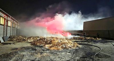 Nizip Sanayi Sitesinde Korkutan Yangın: Tahtalar Küle Döndü