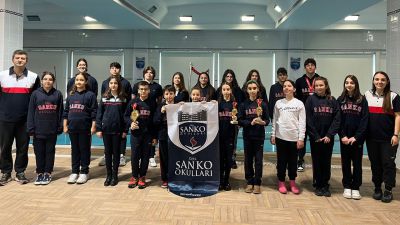 Sanko Okulları yüzmede 3 kupa kazandı
