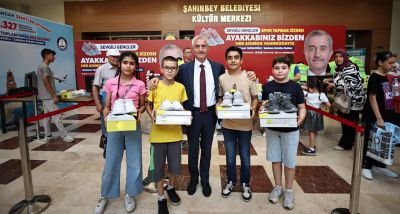 Şahinbey Belediyesi'nden Öğrencilere 1 Milyon 268 Bin Spor Ayakkabısı Hediye